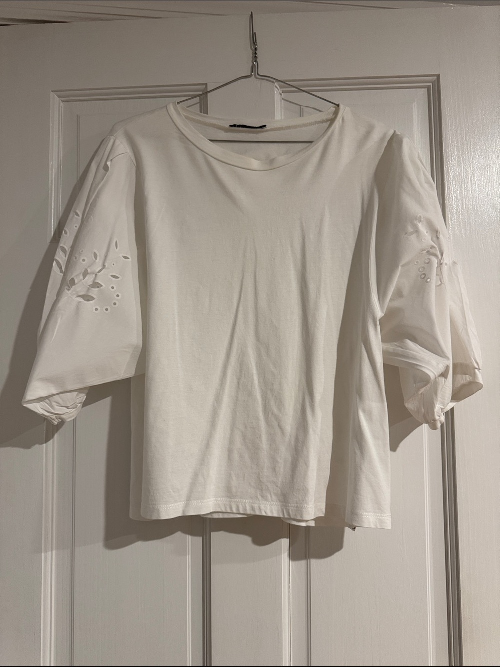 ZARA white Short Sleeve Eyelet Detail 100% Cotton Tee size Small